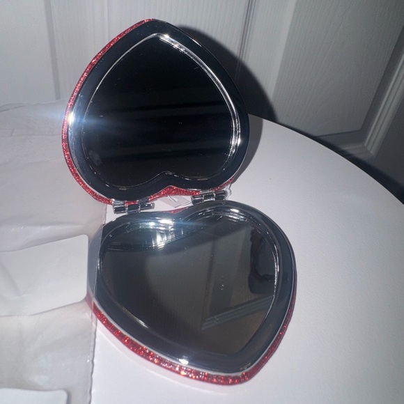 Coach Red Glitter Heart Mirror-NWT-Beautiful-Smooth Finish! - Picture 5 of 6